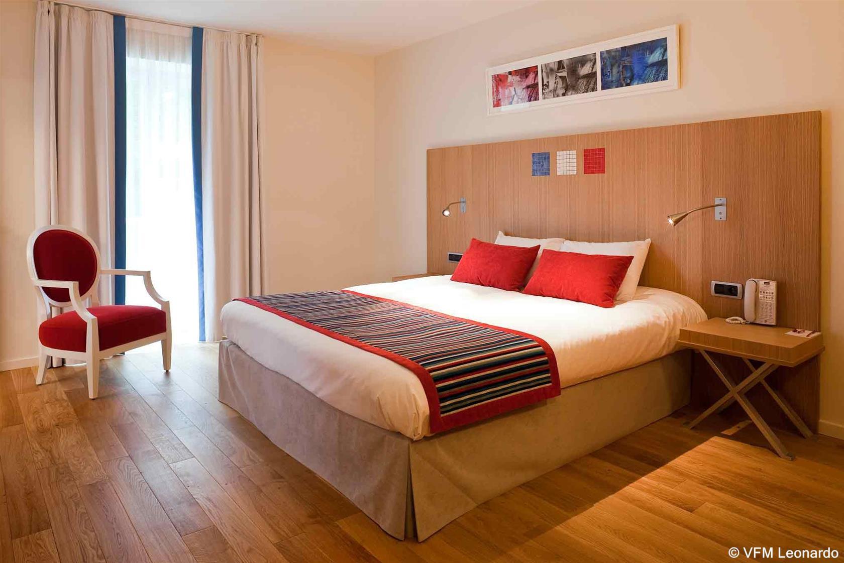 Hotel Mercure Виттель Экстерьер фото
