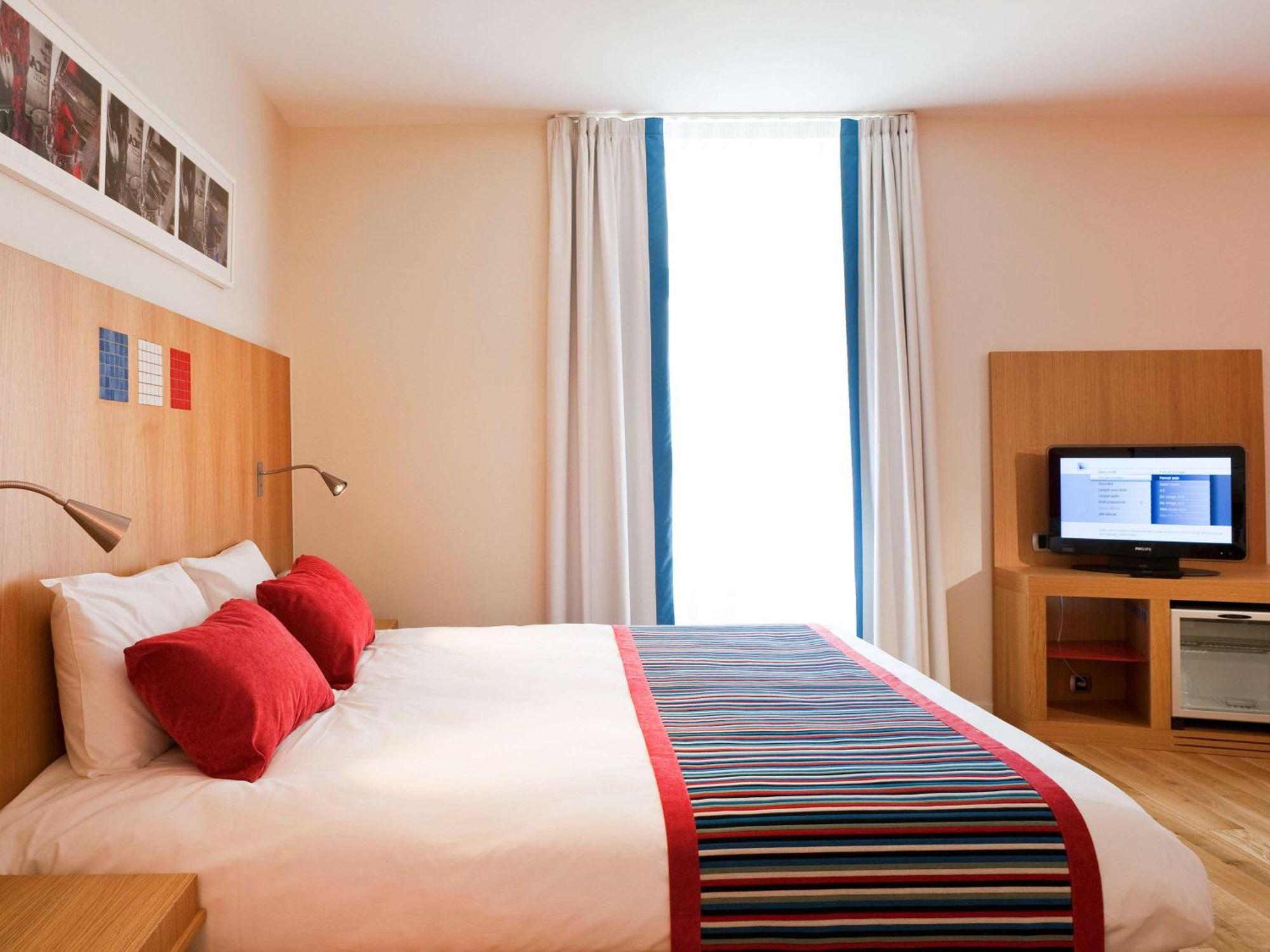 Hotel Mercure Виттель Экстерьер фото