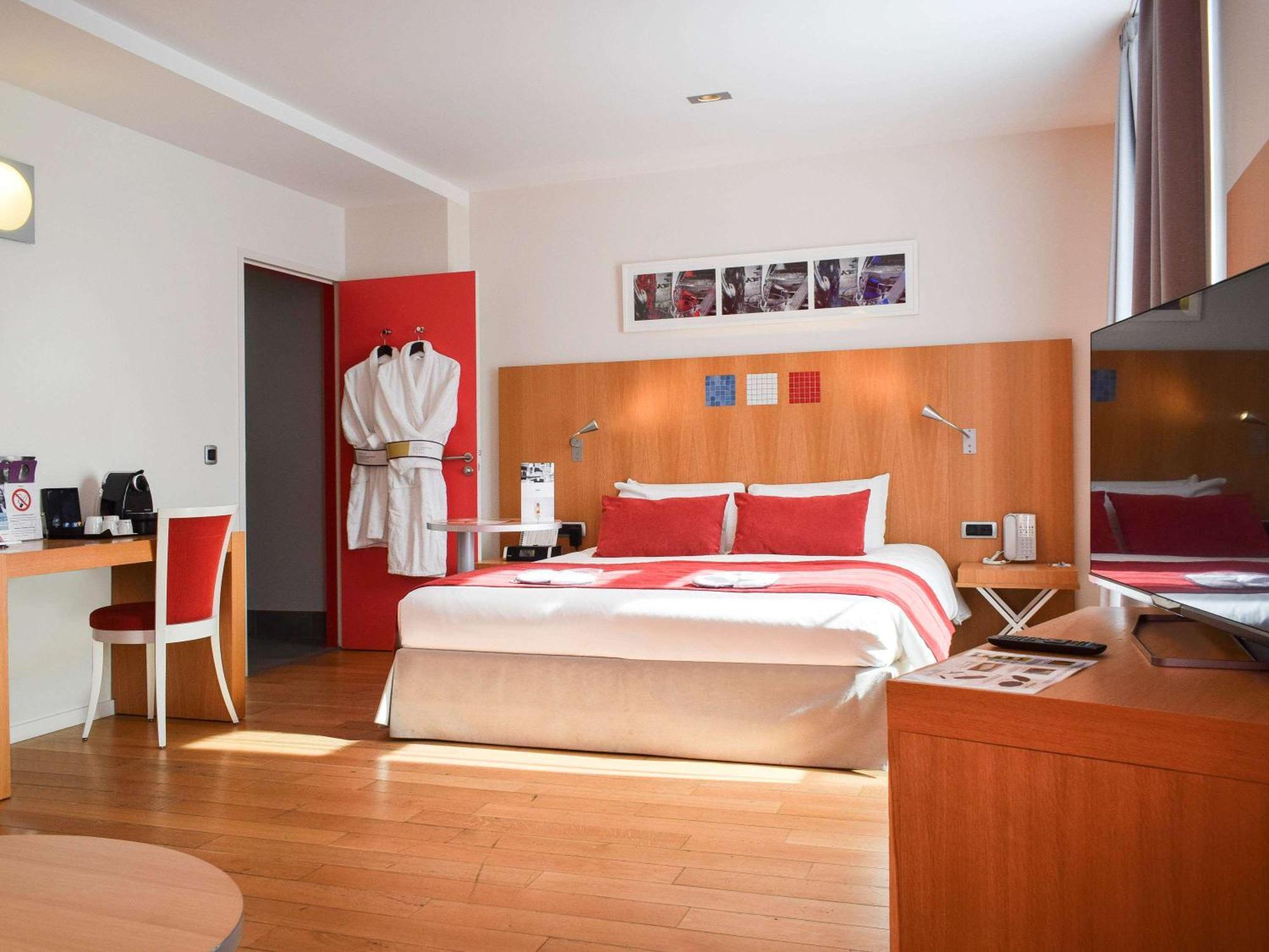 Hotel Mercure Виттель Экстерьер фото