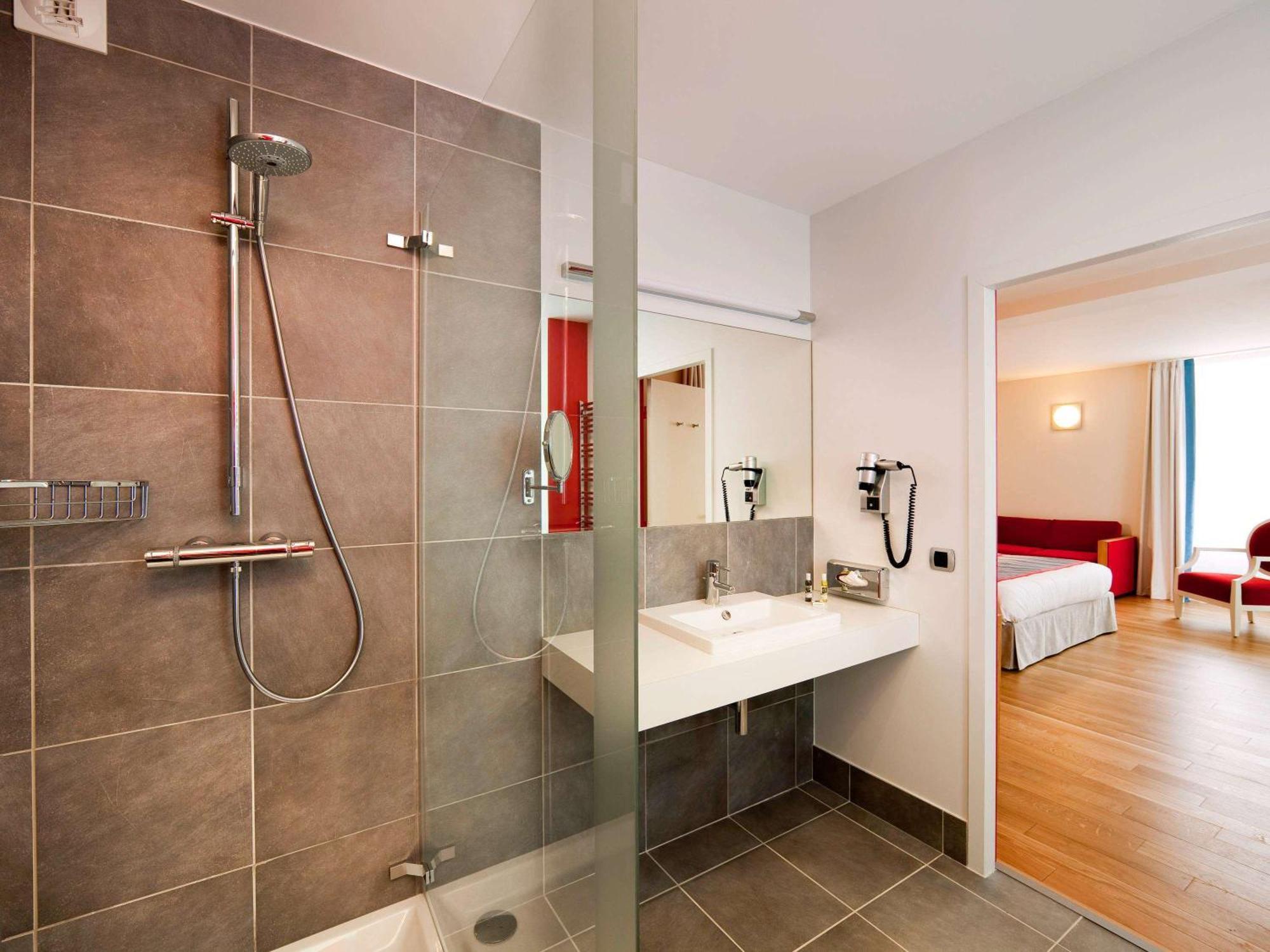 Hotel Mercure Виттель Экстерьер фото
